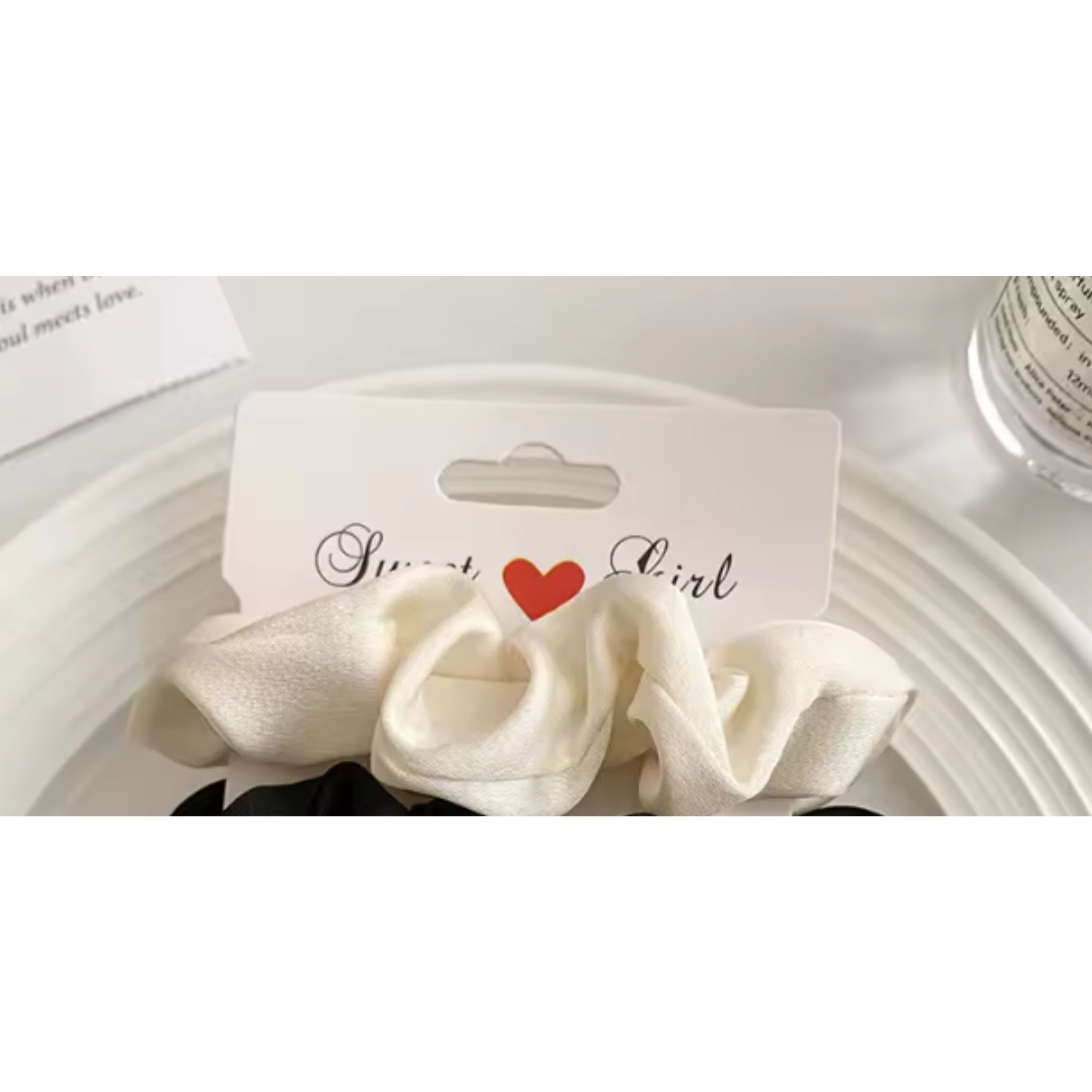 Kitcheniva Silky Satin Scrunchies 4 Pcs, White
