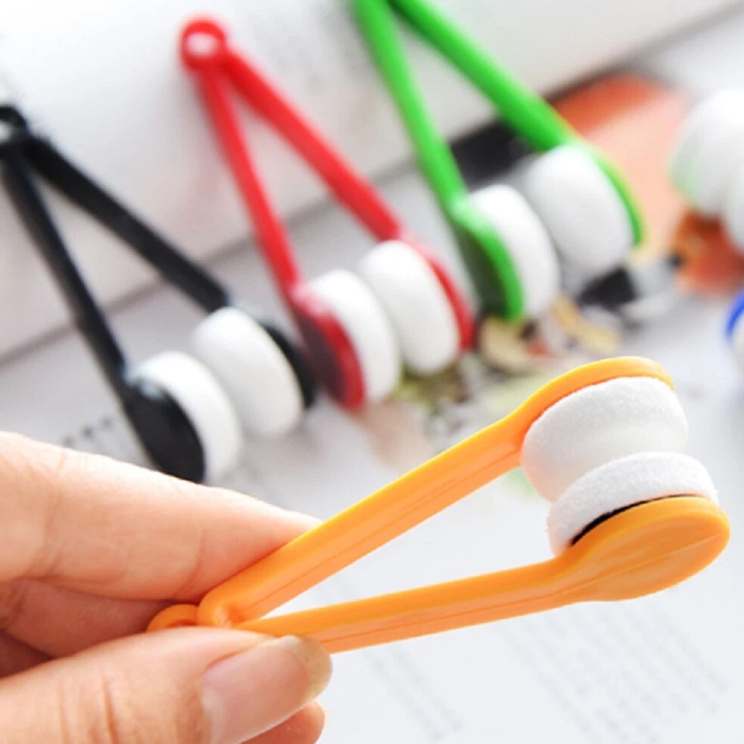 Kitcheniva Eyeglass Cleaner Kit Microfiber Cloth & Lens Wipes