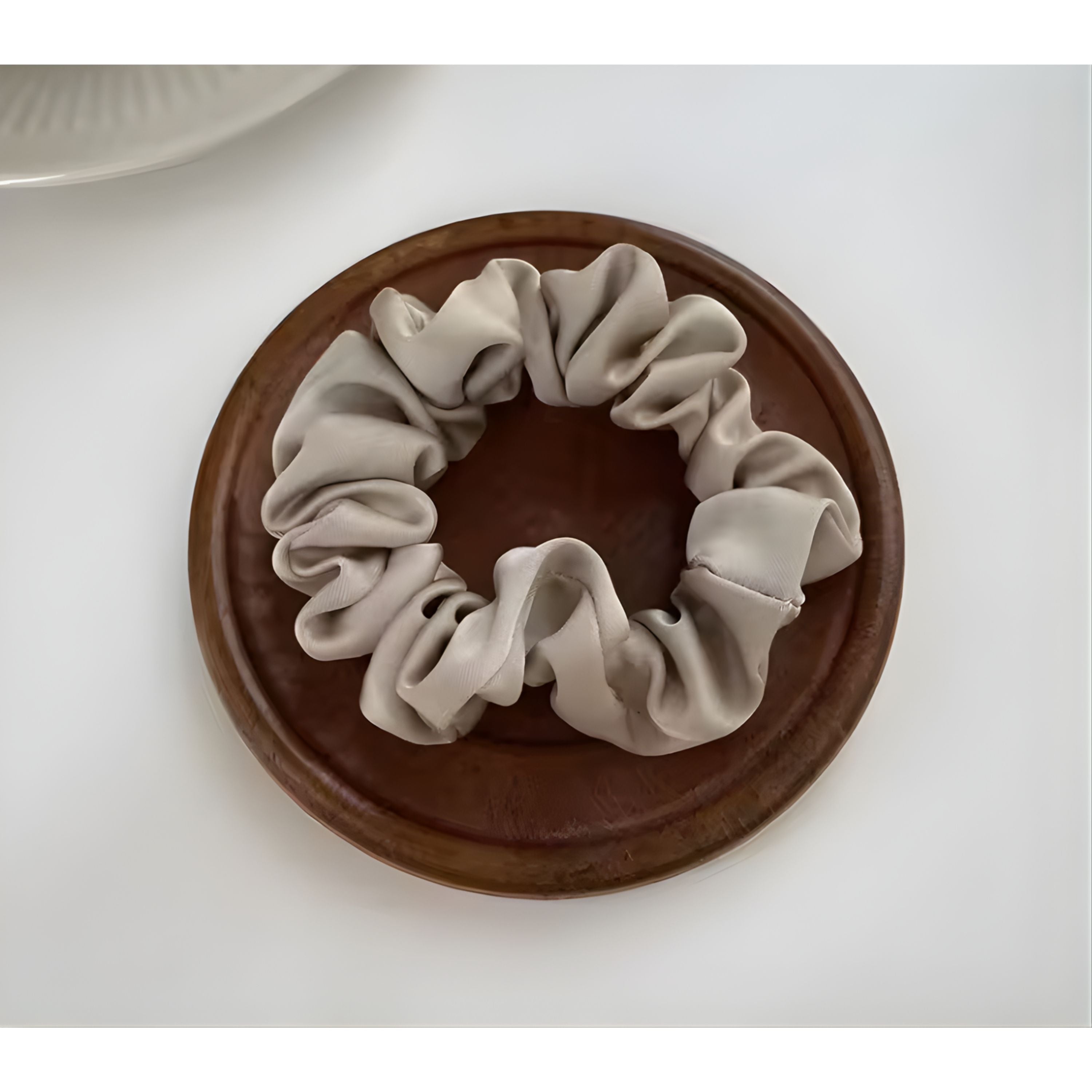 Kitcheniva Silky Satin Scrunchies 4 Pcs, Beige