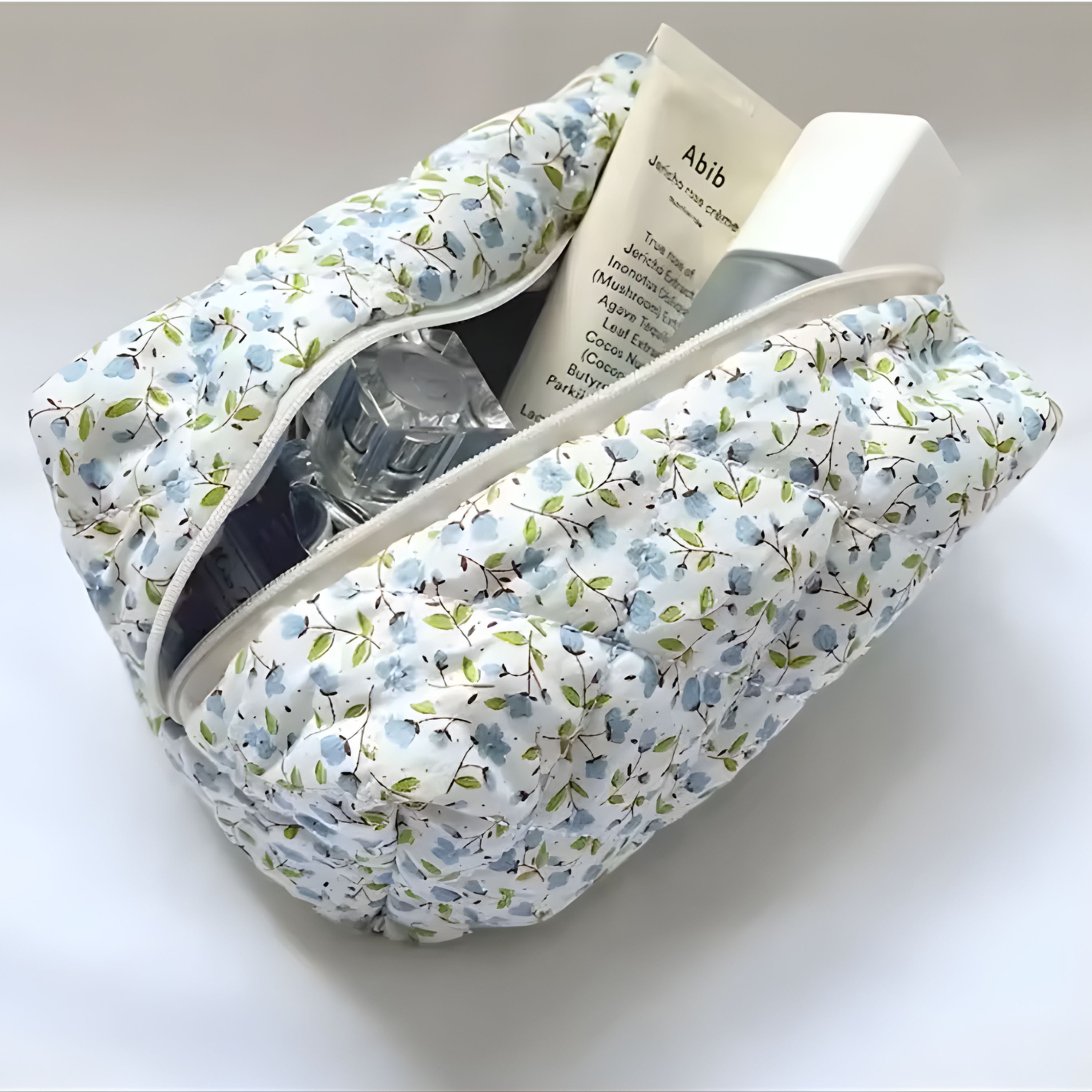 Kitcheniva Quilted Puffy Floral Makeup Bag with Zipper Closure, Blue