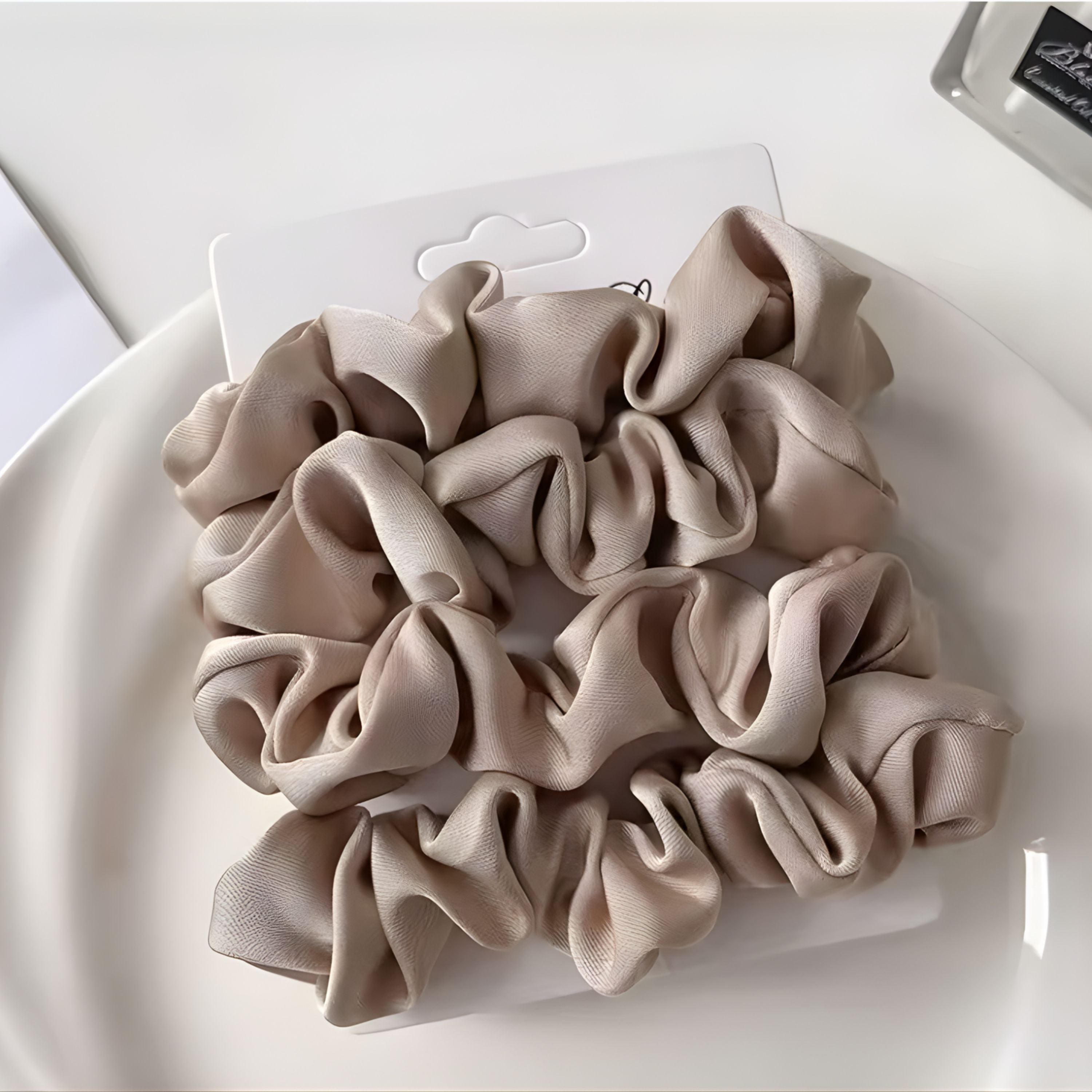 Kitcheniva Silky Satin Scrunchies 4 Pcs, Beige