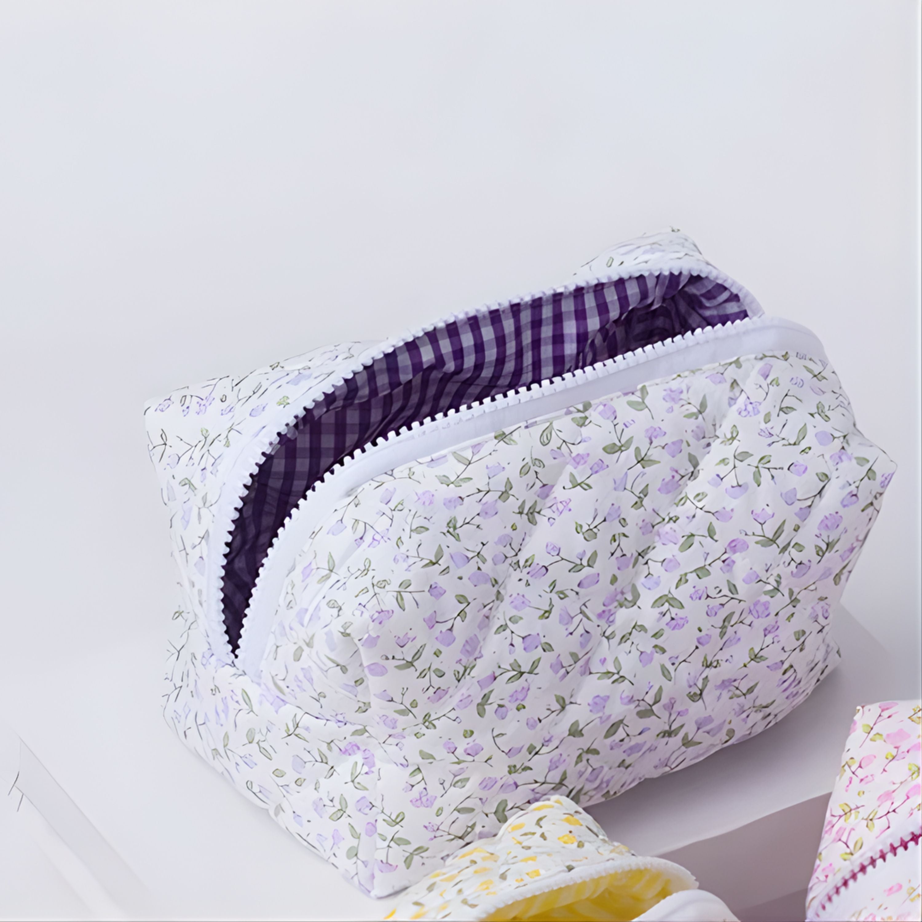 Kitcheniva Quilted Puffy Floral Makeup Bag with Zipper Closure, Lavender