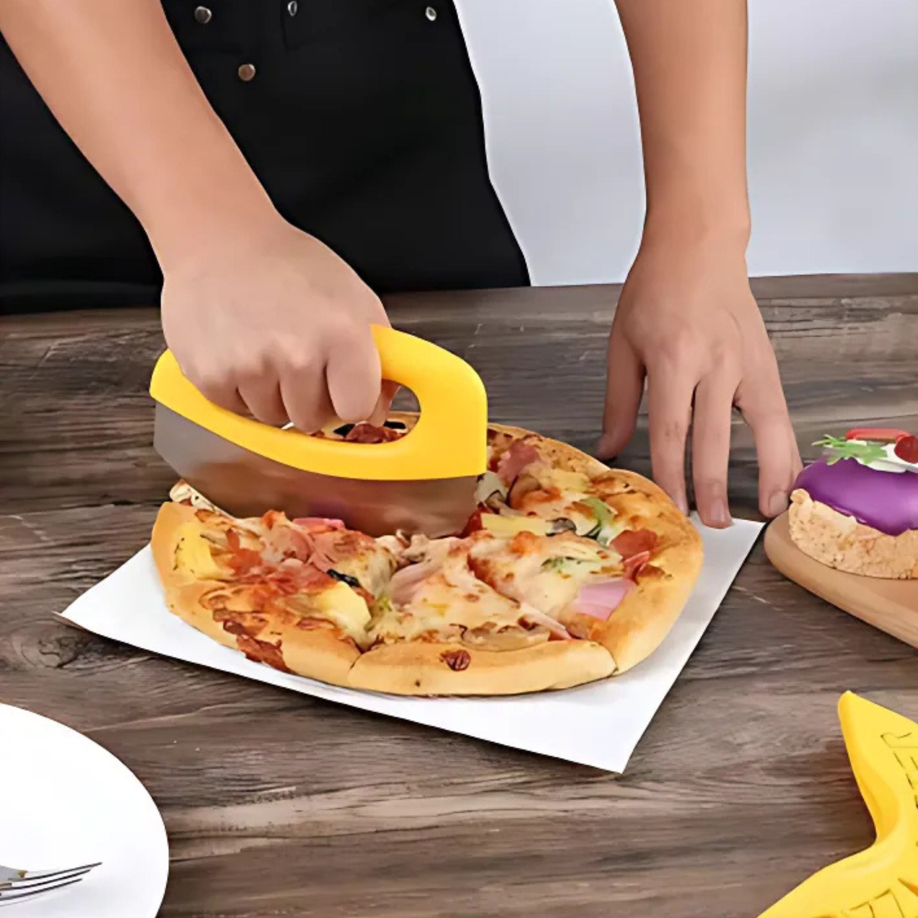 Kitcheniva Stainless Steel Pizza Cutter with Cover, 6.1 Inch